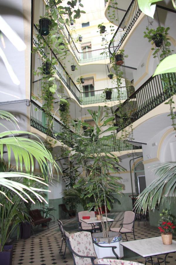 Hotel Peninsular Barcelona Exterior photo